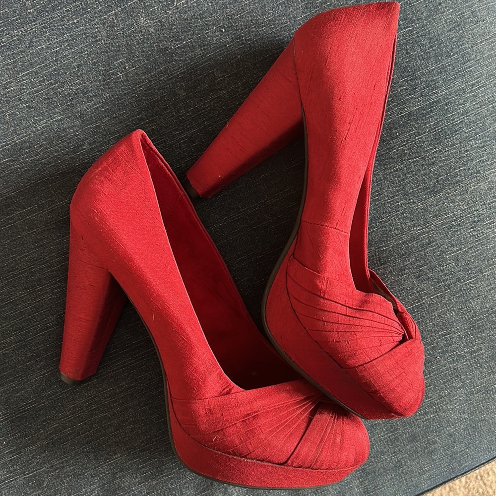 🎉HP🎉 Gorgeous Rocket Dog platform heels, size 10M.